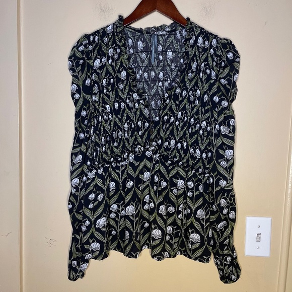 Anthropologie Tops - Anthropologie Black and White Floral Blouse